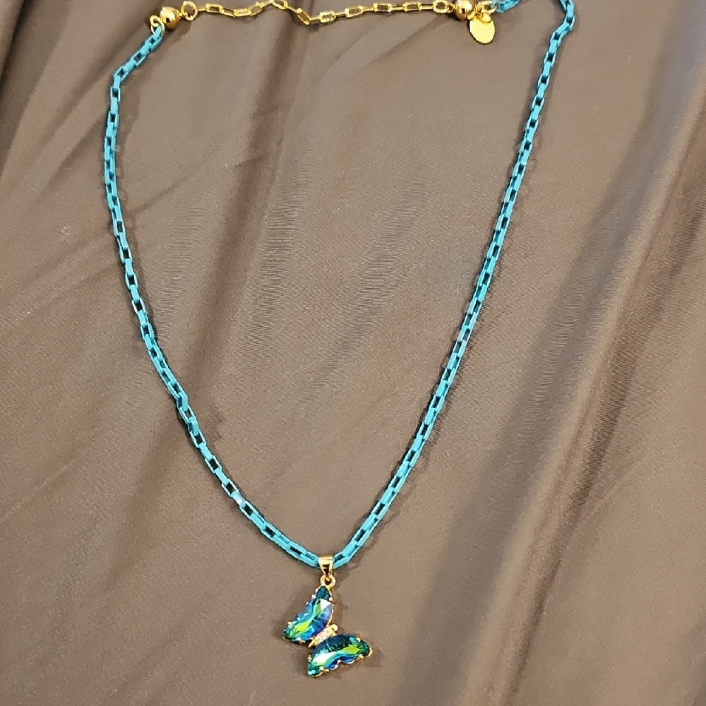 Chic Gold and Blue Butterfly Pendant Necklace Magnetic Closure